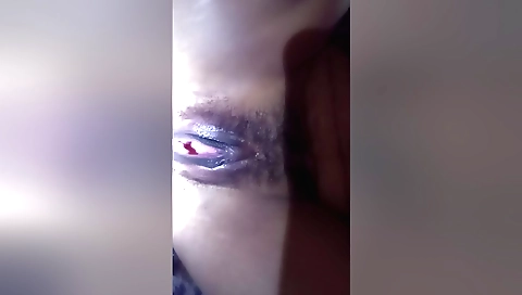 Indian babe shows her hairy pussy in her homemade video