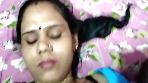 Indian slut gets a creampie in anal and hairy body