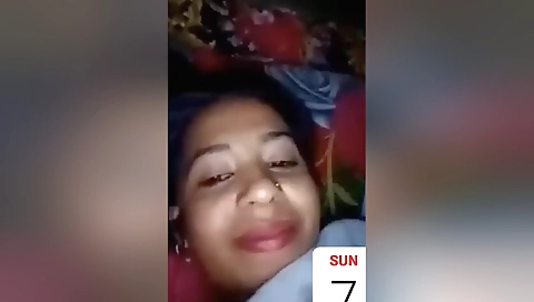 Indian amateur naked video show off her small boobs