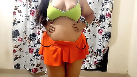 Indian brunette gets fucked in a solo webcam scene