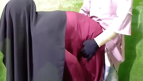 Indian amateur porn video showing the girl sucking