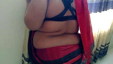 Indian hottie with big boobs has sex with her lover