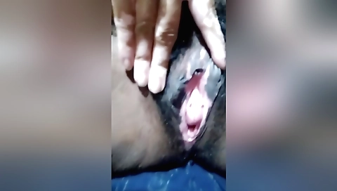 Indian girl masturbates inside her pussy in homemade video