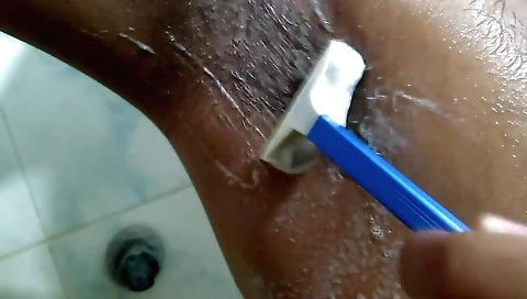 Indian hottie masturbating on the bed in her underwear