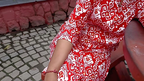 Indian solo girl gets picked up at a public place and gets a handjob