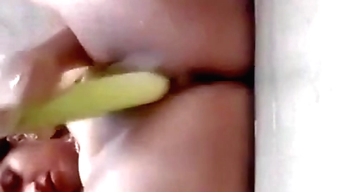 Indian bhabati showing herself naked on webcam video