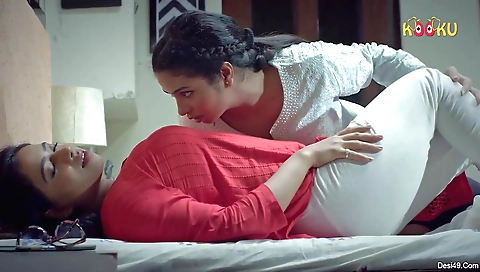 Brunette and brunette milf lesbian threesome on the bed