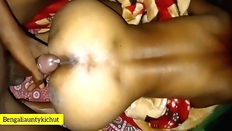 Bengali desi wife ko barish getting on her doggy chudai