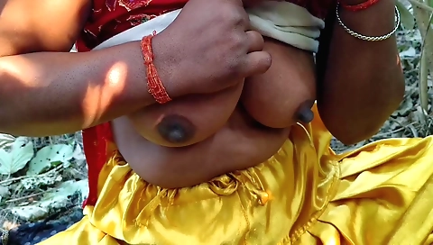 Indian babe is getting fucked by her boyfriend in amateur