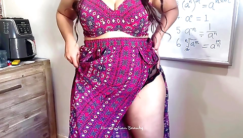 Indian girl with big tits shows her tits on screen