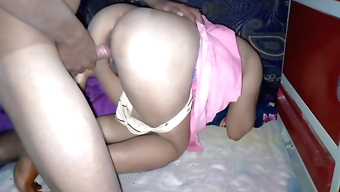 Amateur brunette with big ass and a nice smile on webcam clip