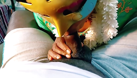 Erotic cumshot on the mouth of a brunette in a homemade vid