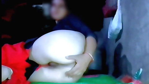 Indian girl with a nice face shows her pussy on webcams