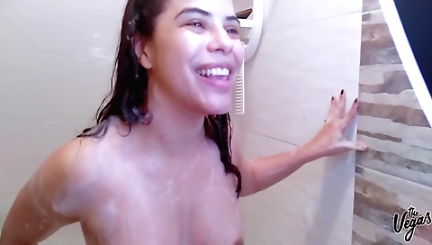 Amateur brunette solo video with a fan in the shower
