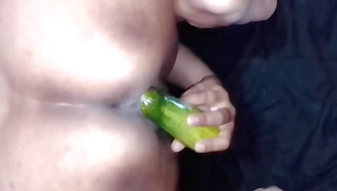 Pakistani bhabhi with a nice long cunt plays with cucumber
