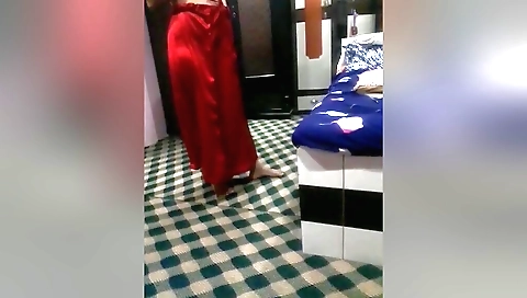 Amateur brunette solo girl masturbating on web camera