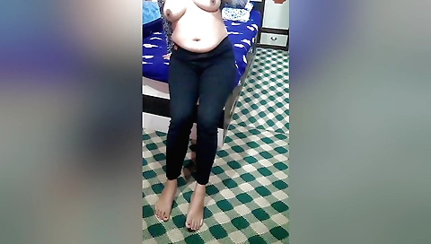 Indian amateur solo video masturbating with a dildo