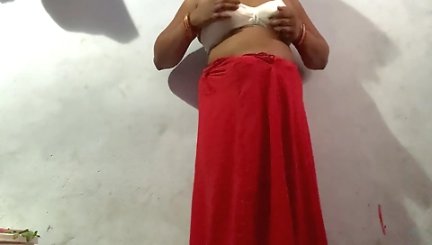 Horny indian slut gets a hard handjob by a big cock