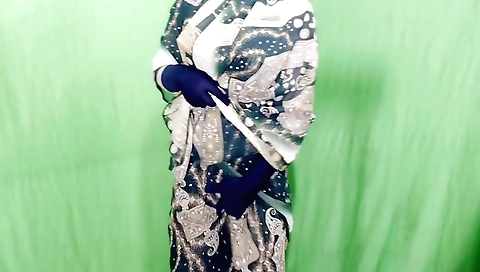 Indian housewife seduces stepfather-in-law and enjoys sex