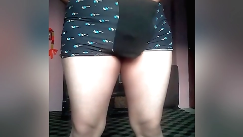 Amateurs blonde masturbating video to make her wet