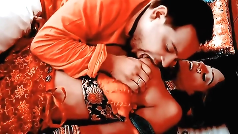 Indian slut enjoys her big ass and tit-hungry pussy