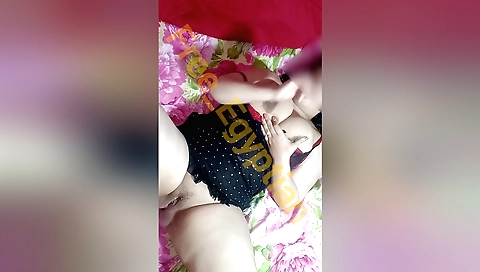 Amateur brunette gets a handjob and some deep penetration