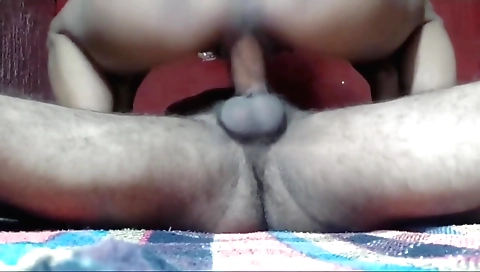 Amateur brunette with a big ass gets her pussy licked