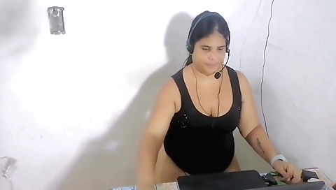 Amateur video with my hot mother having a good orgasm