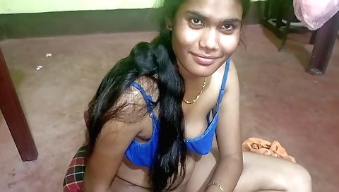 Indian amateur porn video with a big ass and big tits