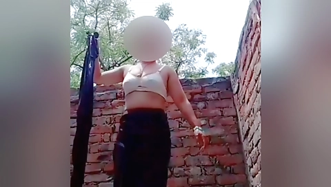 Slutty babe sucks pussy and masturbates in the bath