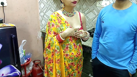 Indian girl fucks on her backyard in homemade porn