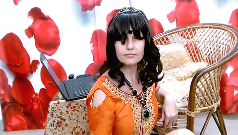 Solo webcam porn with brunette girl in the bedroom