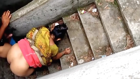 Bhabi and her boyfriend make each other hot in outdoor house