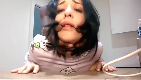 Amateur brunette 18+ sex tape shows her hole filled