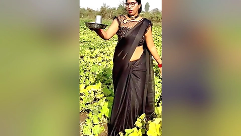 Indian village bhabhi ne kitchen me devar se gand marvai