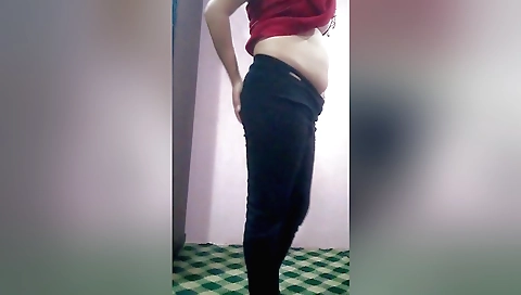 Indian amateur solo female video showing a sexy body