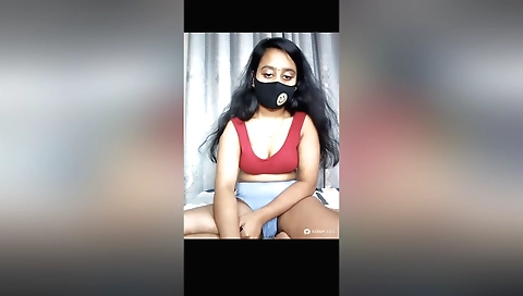 Indian lady gets fingered by the dude in hotel room