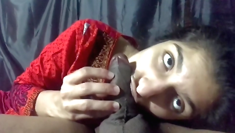 Amateur deepthroat blowjob for a brunette in webcam scene