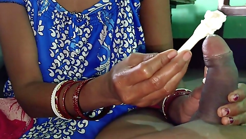 Indian babe with nice tits gets a handjob and a big ice cream