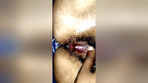 Village Girlfriend Ko Kamre Me Choda Condom Lga Kr Pehli Baar