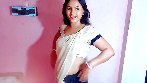 Slutty girlfriend with a nice body is moaning while fucking