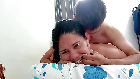 Indian amateur milf with a sexy face sucks her husband's prick