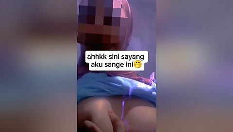 Indian girlfriend and her amateur lover doing sexy solo sex