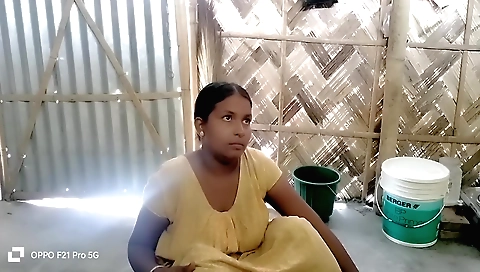 Shaved brunette fucks herself in the amateur video