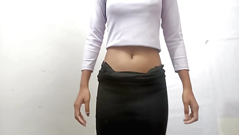 Amateur brunette fingered by male in a hd amateur video