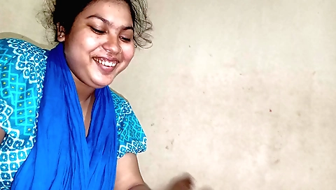Indian busty babe fucks a guy in her husband's village house