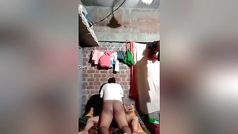 Indian girl in a white outfit fucks in the kitchen
