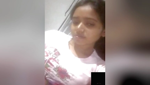 Indian girl shows her body on webcam with her sexy ass