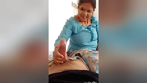 Amateur brunette stepsister sucking and fingered in a legal position