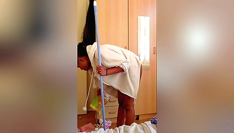 Bella fesse ebene is a beautiful brunette with a cute face